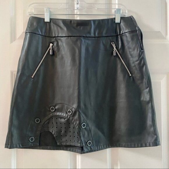 jamie sadock Dresses & Skirts - Jamie Sadock hip faux leather Golf skirt size 6
